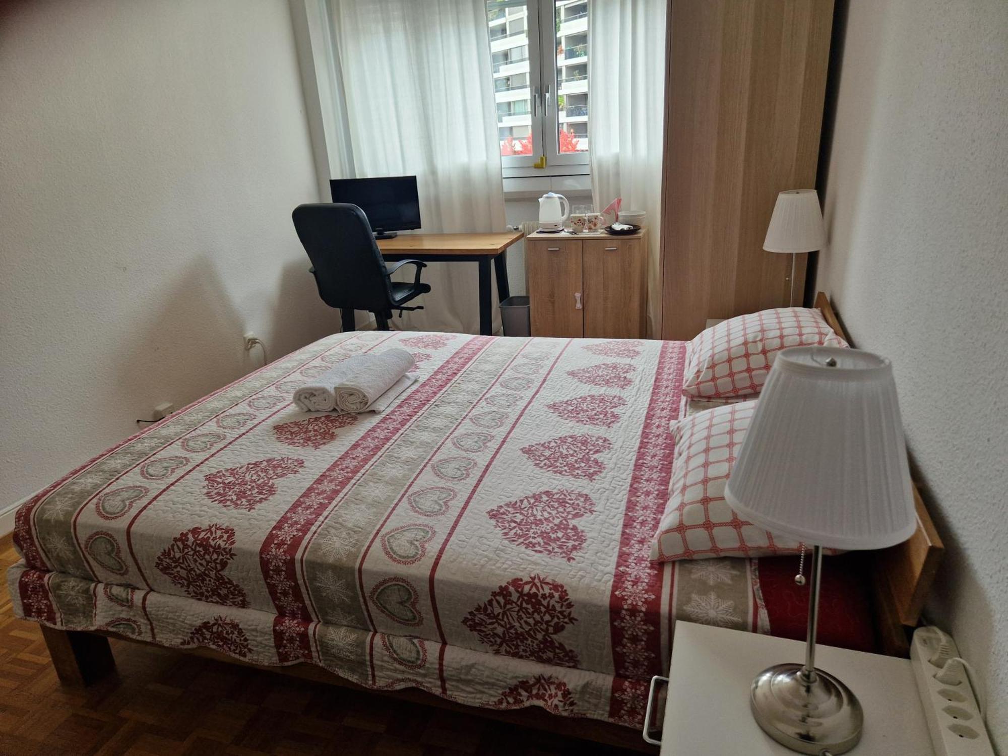 Room In Shared Apartment Genève Eksteriør bilde