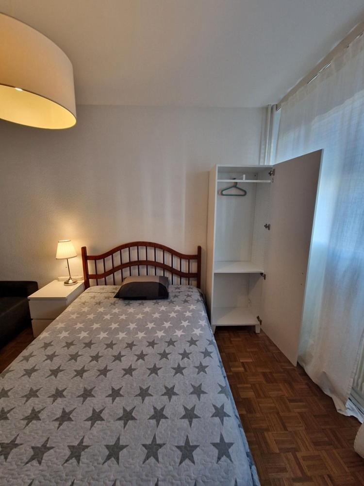 Room In Shared Apartment Genève Eksteriør bilde