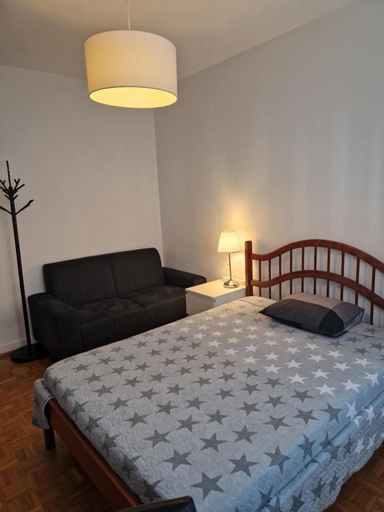 Room In Shared Apartment Genève Eksteriør bilde